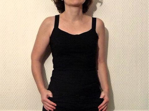 Top/ Tee Shirt Noir � Bretelles- Nulle Part Ailleurs 70 Paris 15 (75)