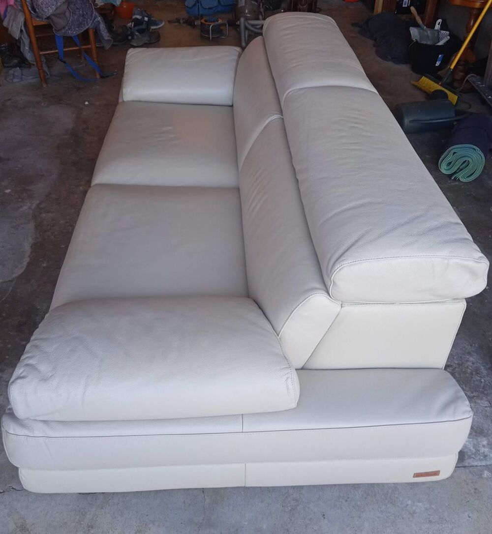 canap&eacute; cuir beige 3 places Meubles