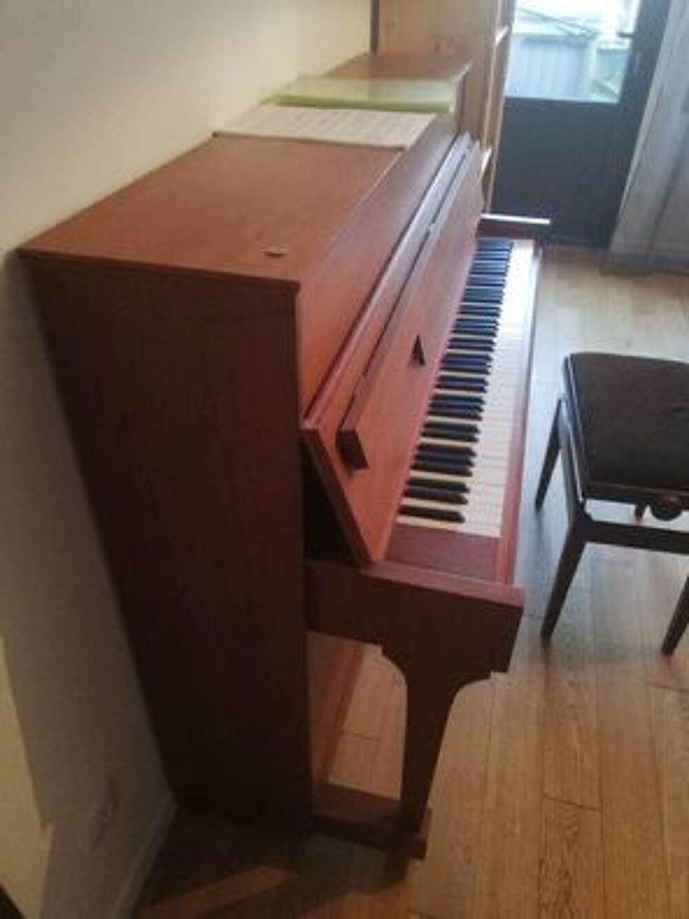 Piano droit Instruments de musique