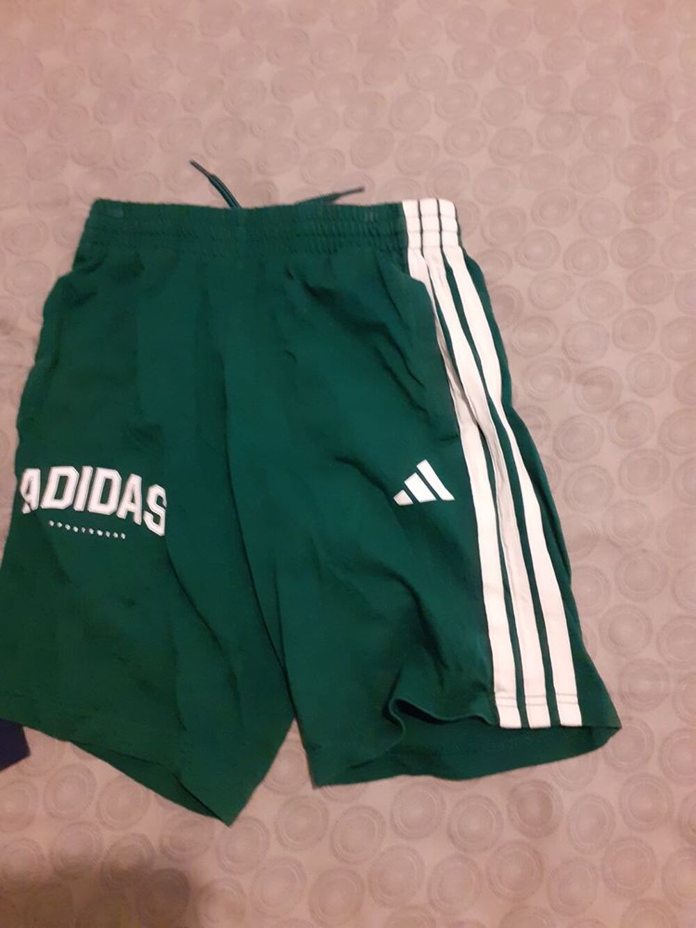 2 shorts Addidas 11.12 ans Vêtements