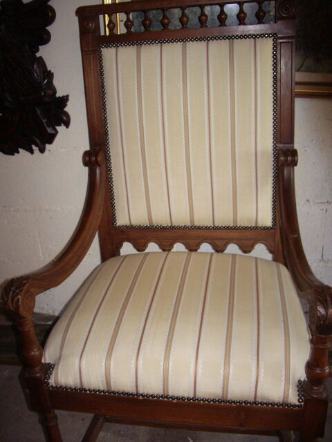 fauteuil de chateau trs ancien en excellent tat 70 Roanne (42)