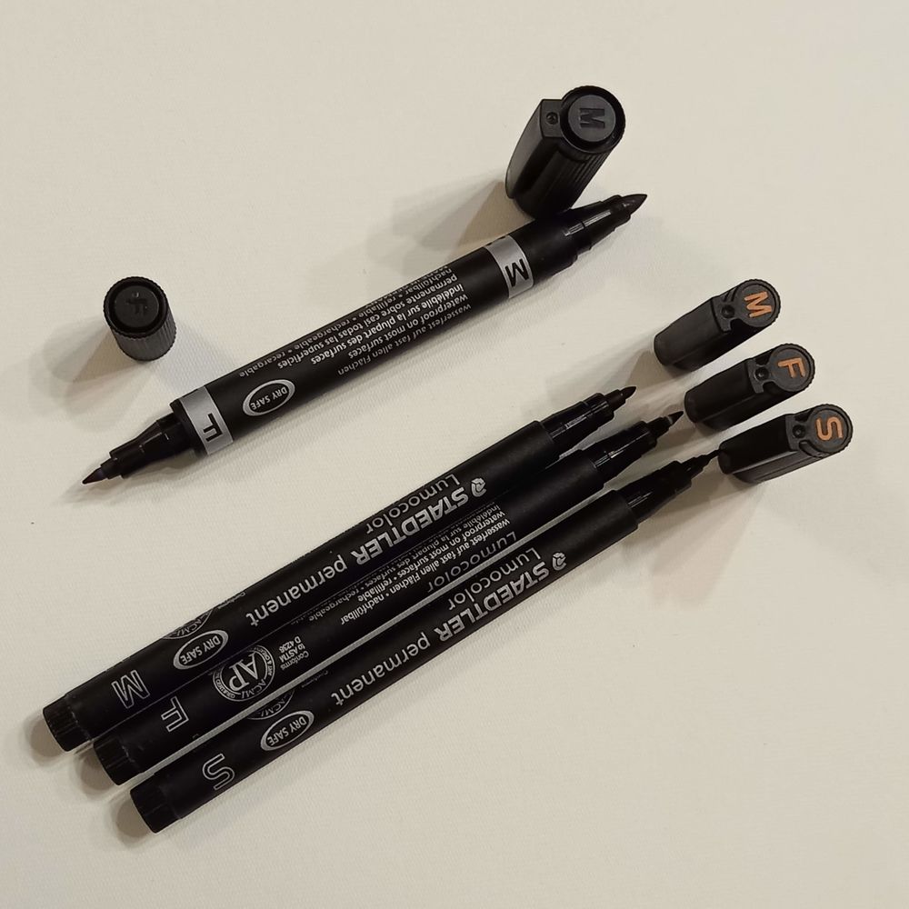 Lot de 4 feutres avec 5 pointes diff&eacute;rentes Staedtler, per Bricolage