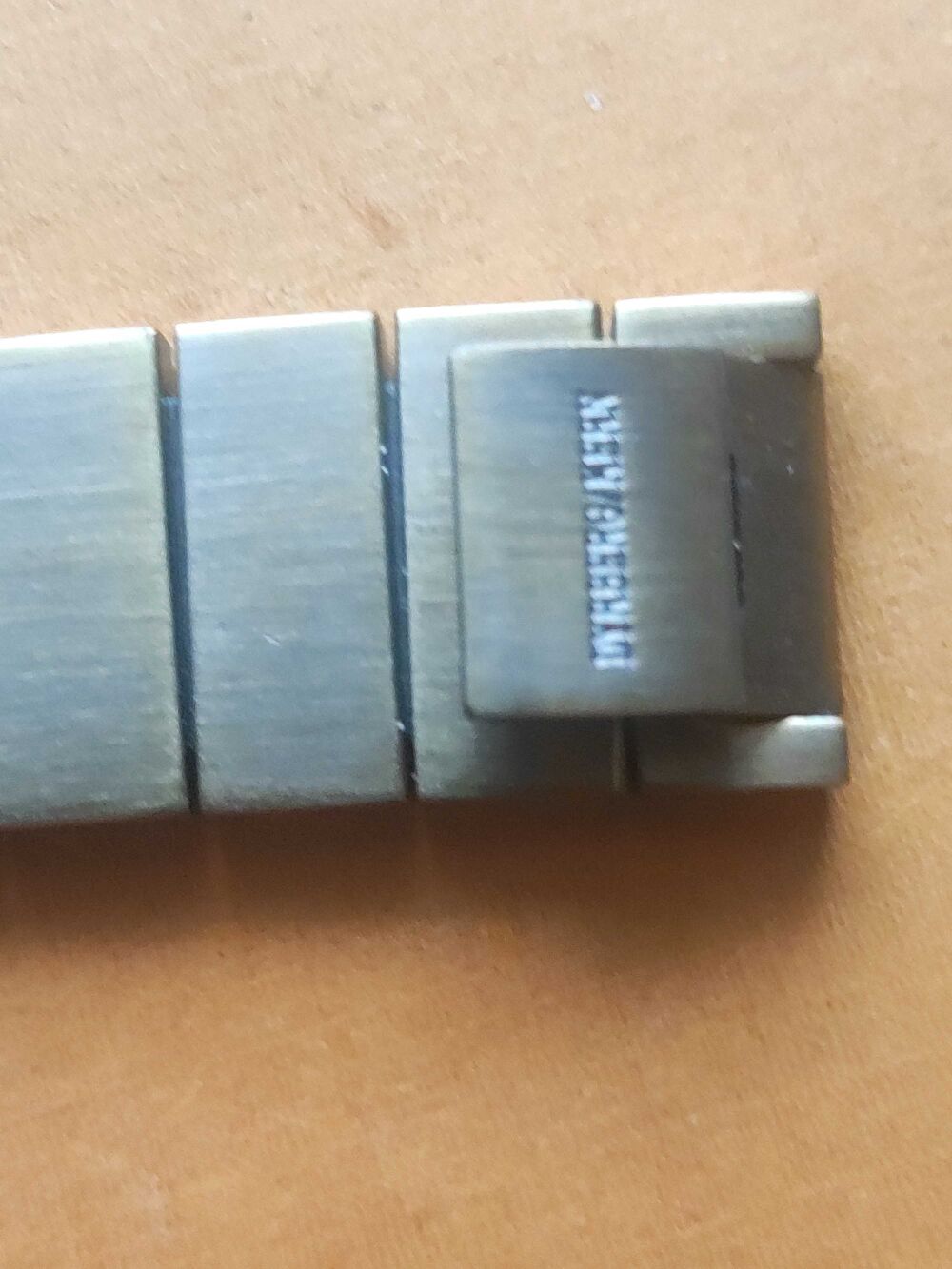 Superbe montre acier dor&eacute;,pierres zirconium. vintage. Dyrberg Kern Tr&egrave;s bon &eacute;tat Bijoux et montres