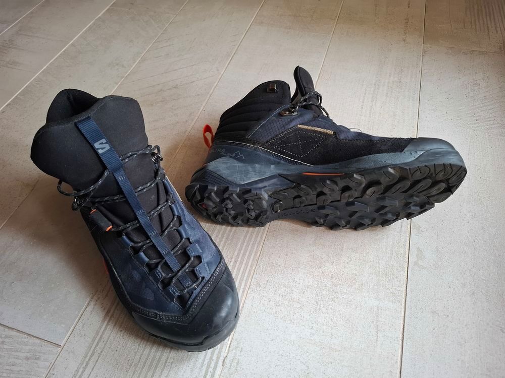 chaussures marche T 44 Sports