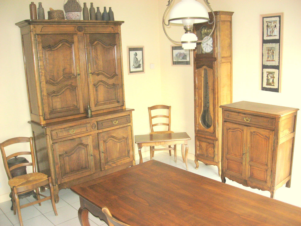 Salle &agrave; manger en merisier Meubles