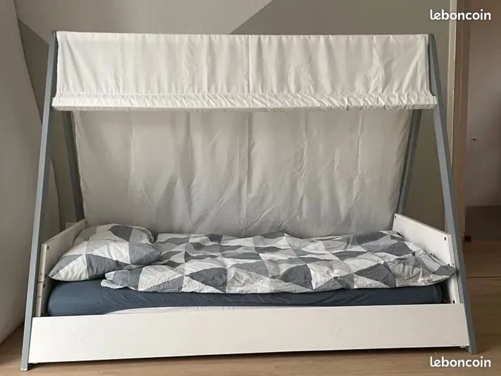 lit caban avec sommier vendu avec le matela Meubles