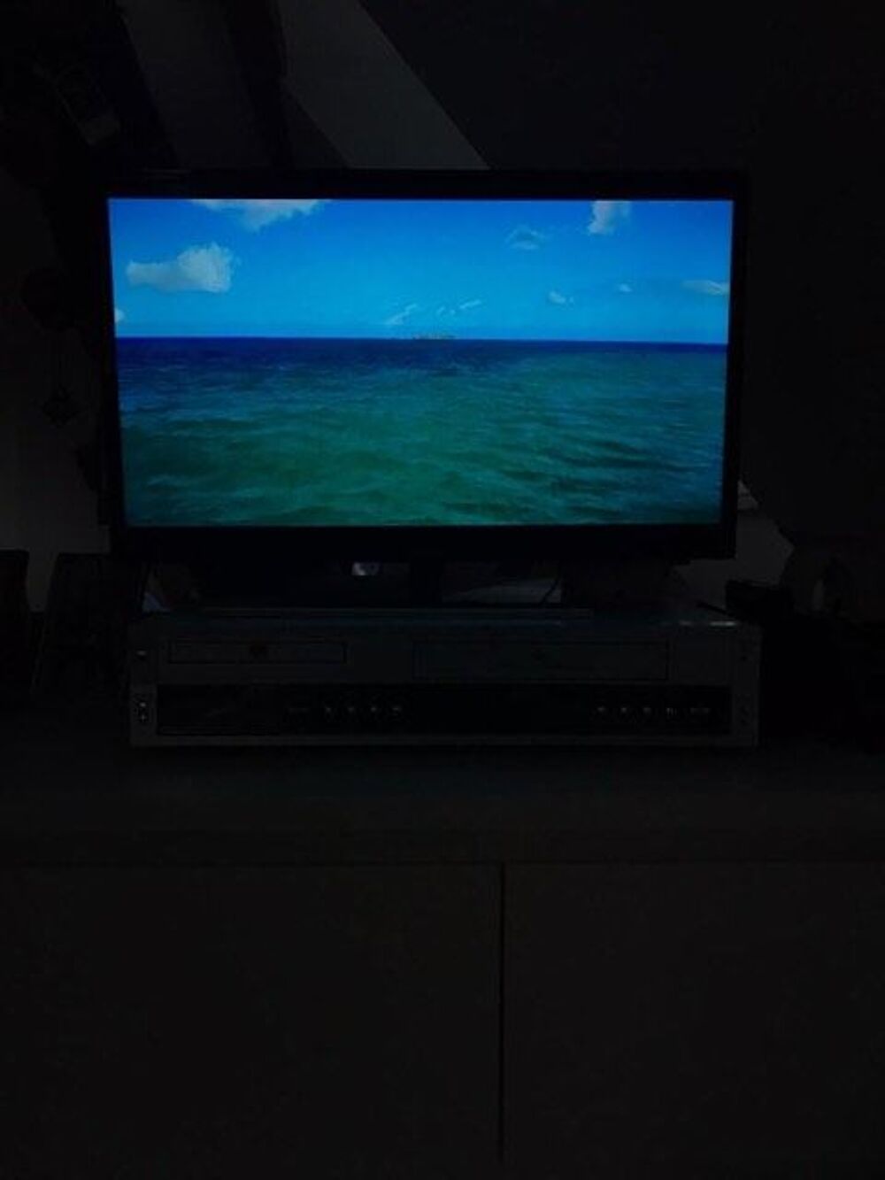 TV HAIER LCD &agrave; r&eacute;tro&eacute;clairage LED 60 cm (24"). Photos/Video/TV