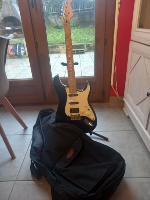 Guitare Squier 100 Crmieu (38)