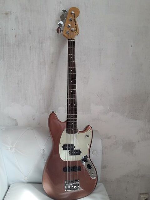 BASSE FENDER MUSTANG  GOLD 600E 600 Hyres (83)