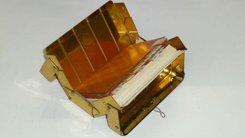 R&eacute;pertoire / Mini Classeur RESISTO en laiton jaune - RARE - 