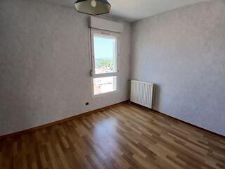  Appartement à louer 5 pièces 90 m²