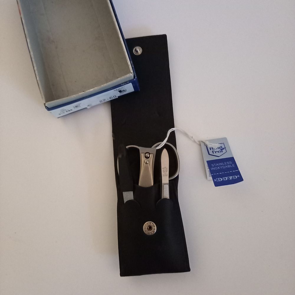 Set de manucure DOVO, fabriqu&eacute; en Allemagne , 4 pi&egrave;ces Bijoux et montres