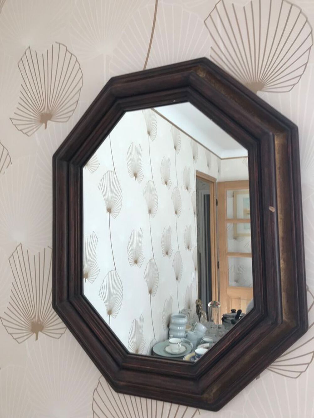 Miroir vintage octogonal en bois fonc&eacute; - Ann&eacute;es 1970 / 1980 Décoration