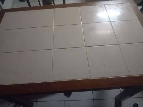 bonsoir 
suite à un achat neuf je cette table avec rallonge 40 Pollionnay (69)