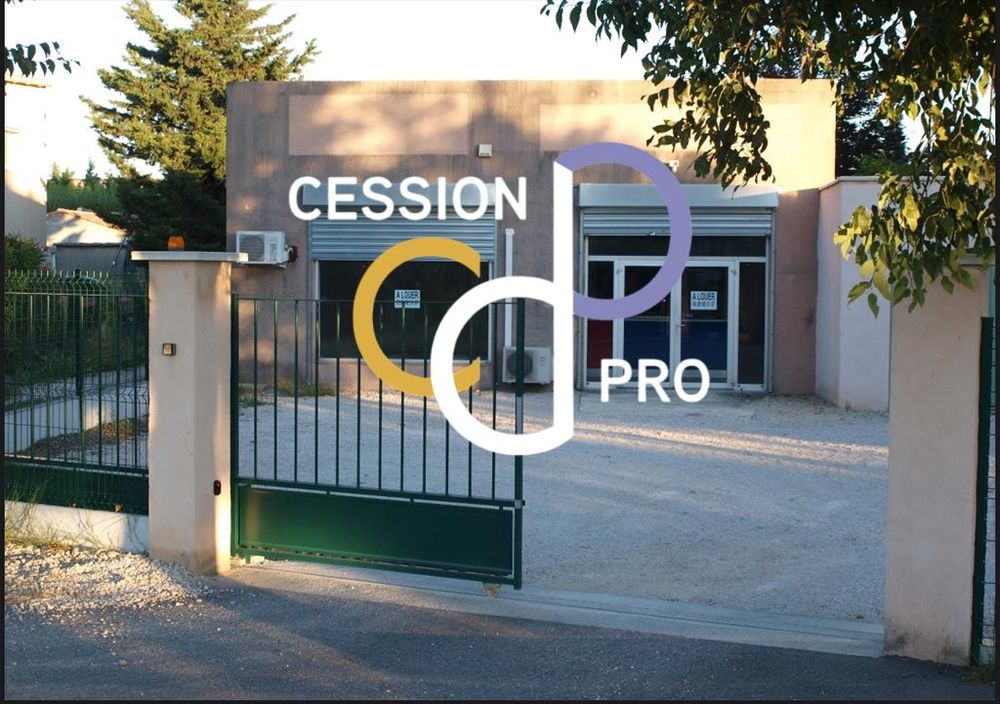   LOCAL D'ACTIVITE DE 200 M² A LOUER SUR UNE PETITE ZONE D'ACTIVITE PROCHE D'AVIGNON ET DE L'AUTOROUTE 