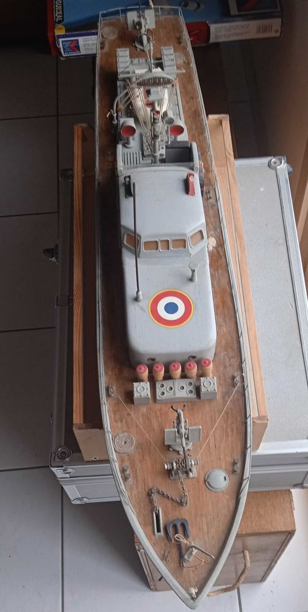 bateau radiocommand&eacute; 