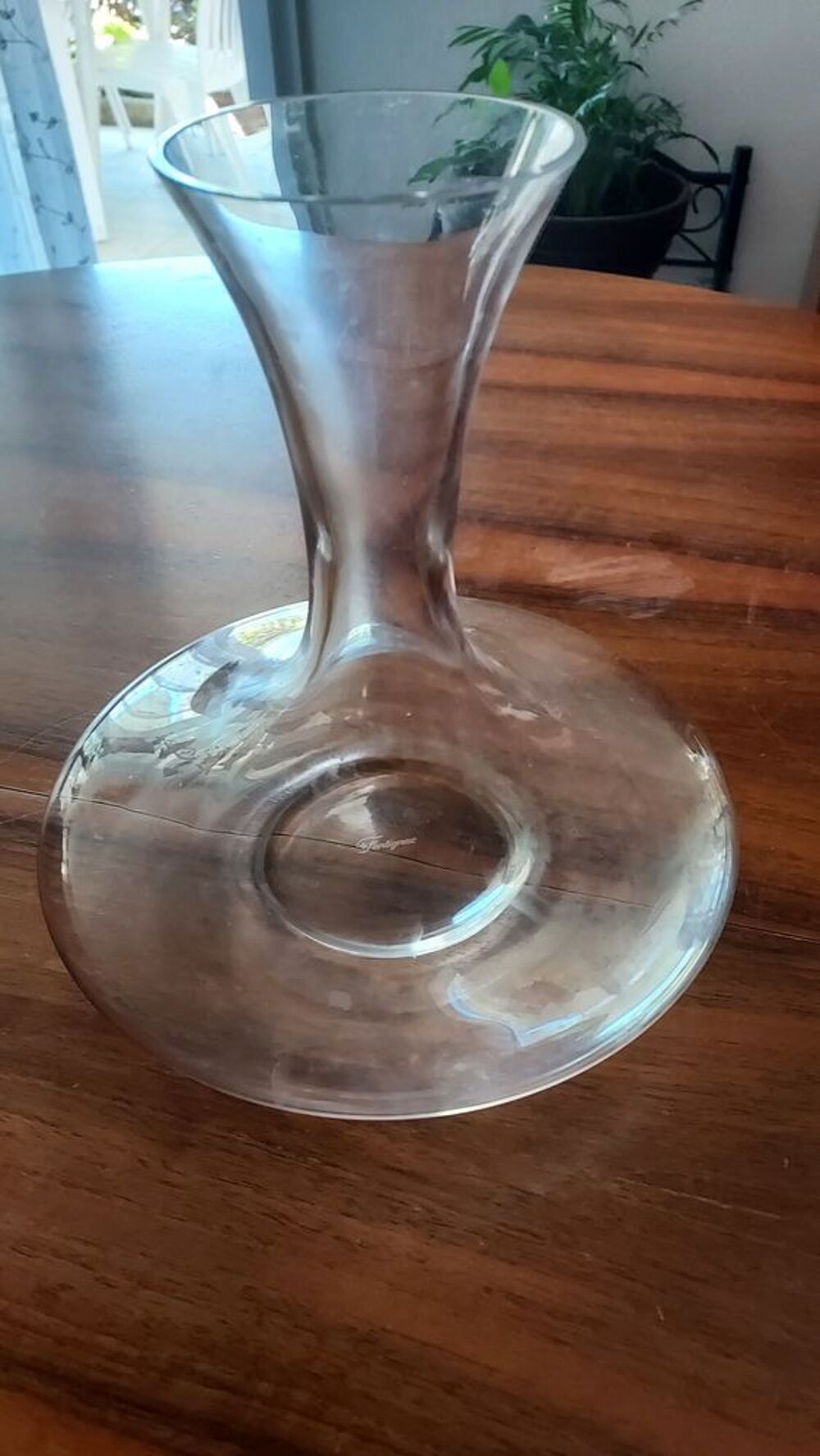 Grands verres &agrave; pied + carafe &agrave; d&eacute;canter. Cuisine