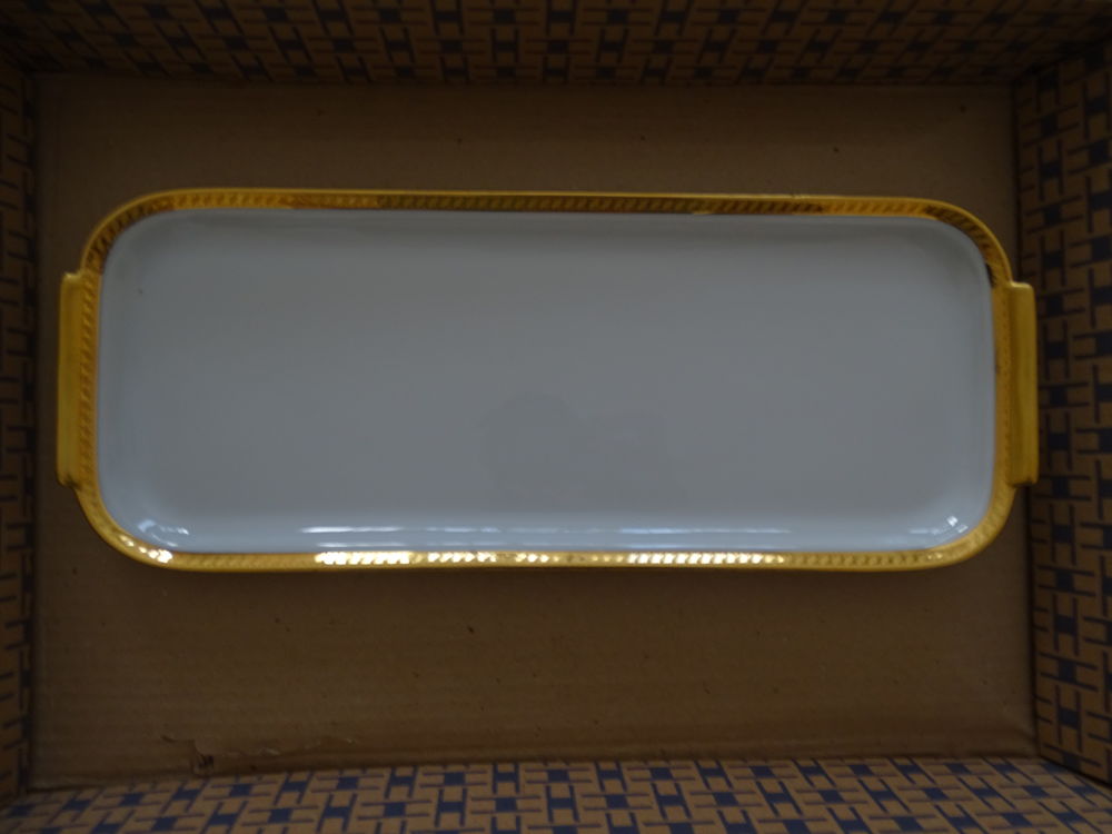 SERVICE DE TABLE EN PORCELAINE DE LIUMOGE AVEC LISERET OR Cuisine