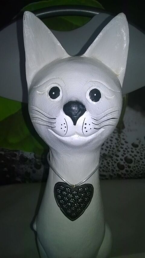 Statuette de chat assis
Excellent etat
En bois
Couleur Bl 18 Talange (57)