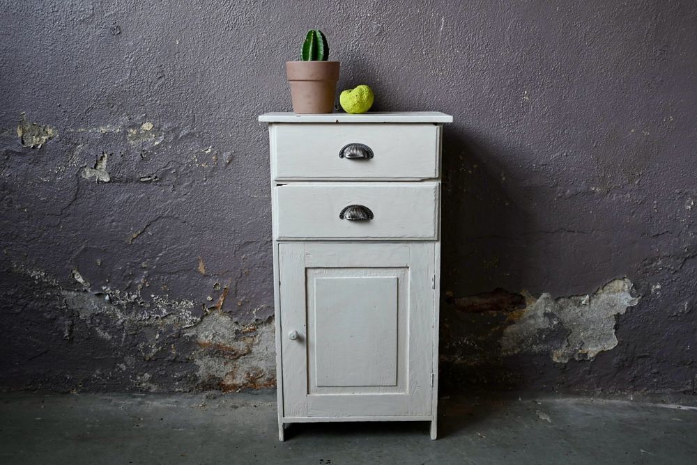 Chevet table de nuit ou mini commode vintage ann&eacute;es quarante Meubles