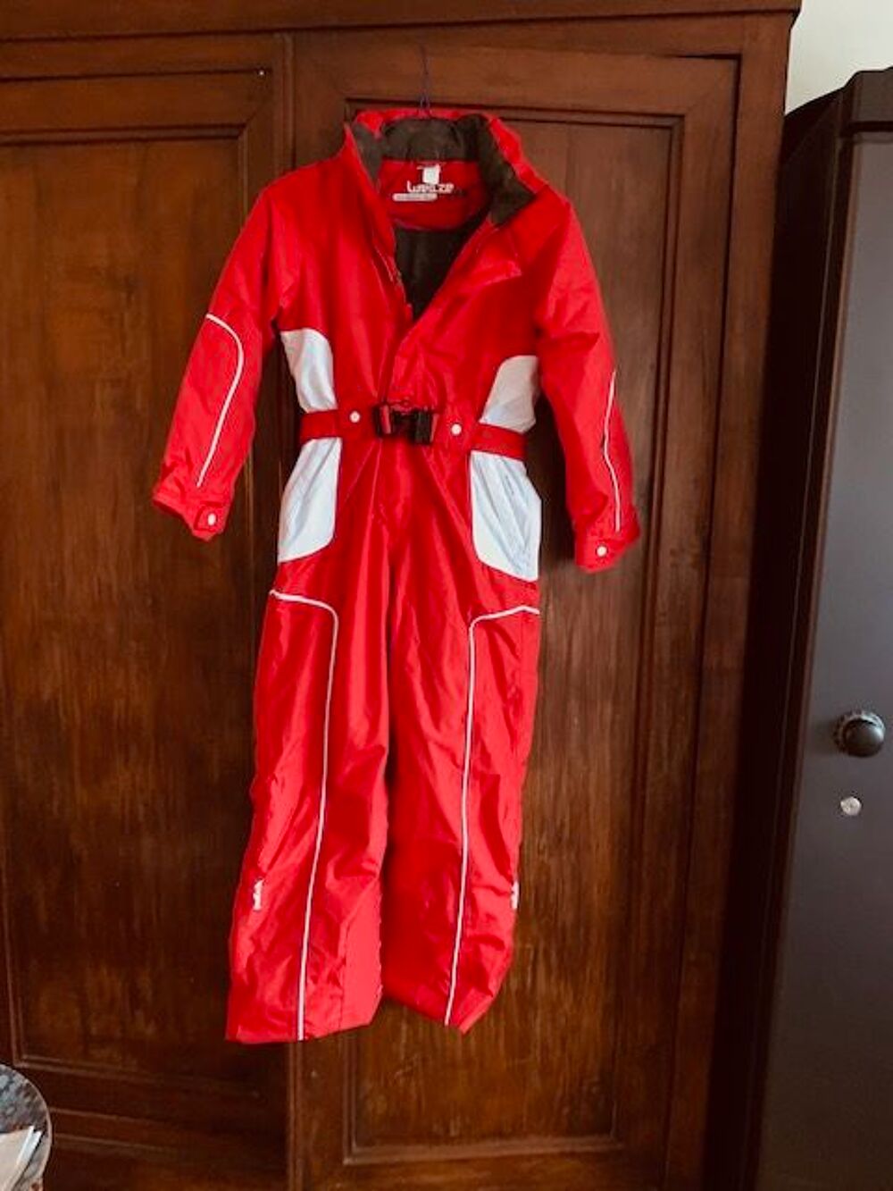 ARE
COMBINAISON DE SKI FILLE OU GARCON.
COULEUR ROUGE Vêtements enfants