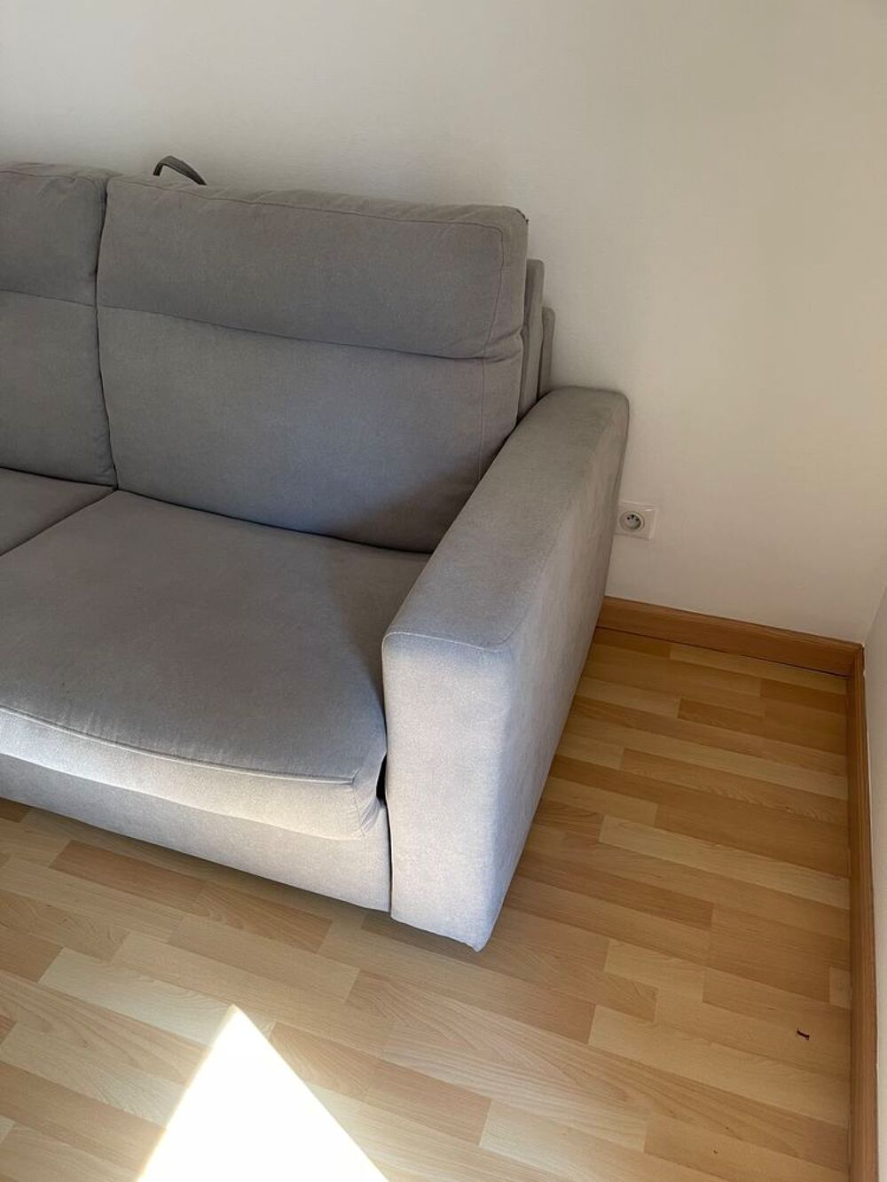 Joli canap&eacute; lit de bonne qualit&eacute; Meubles