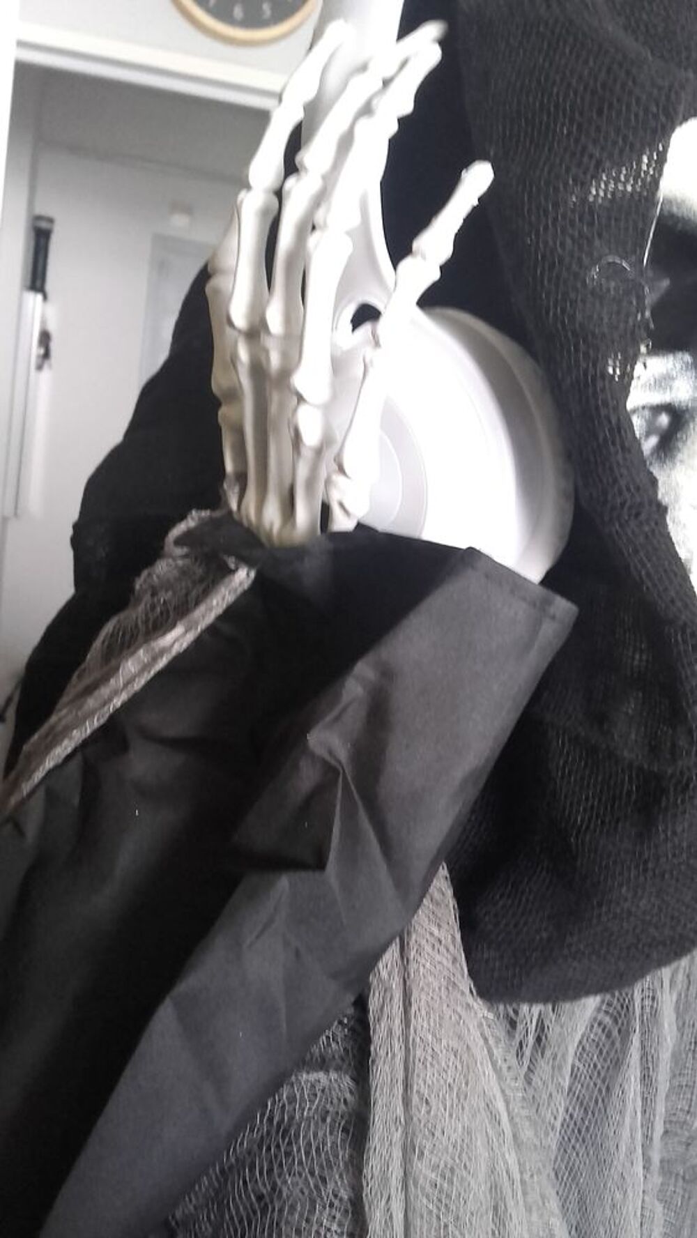 DJ Deadbeat Squelette Avec Table De Mixage Halloween Animatr Instruments de musique