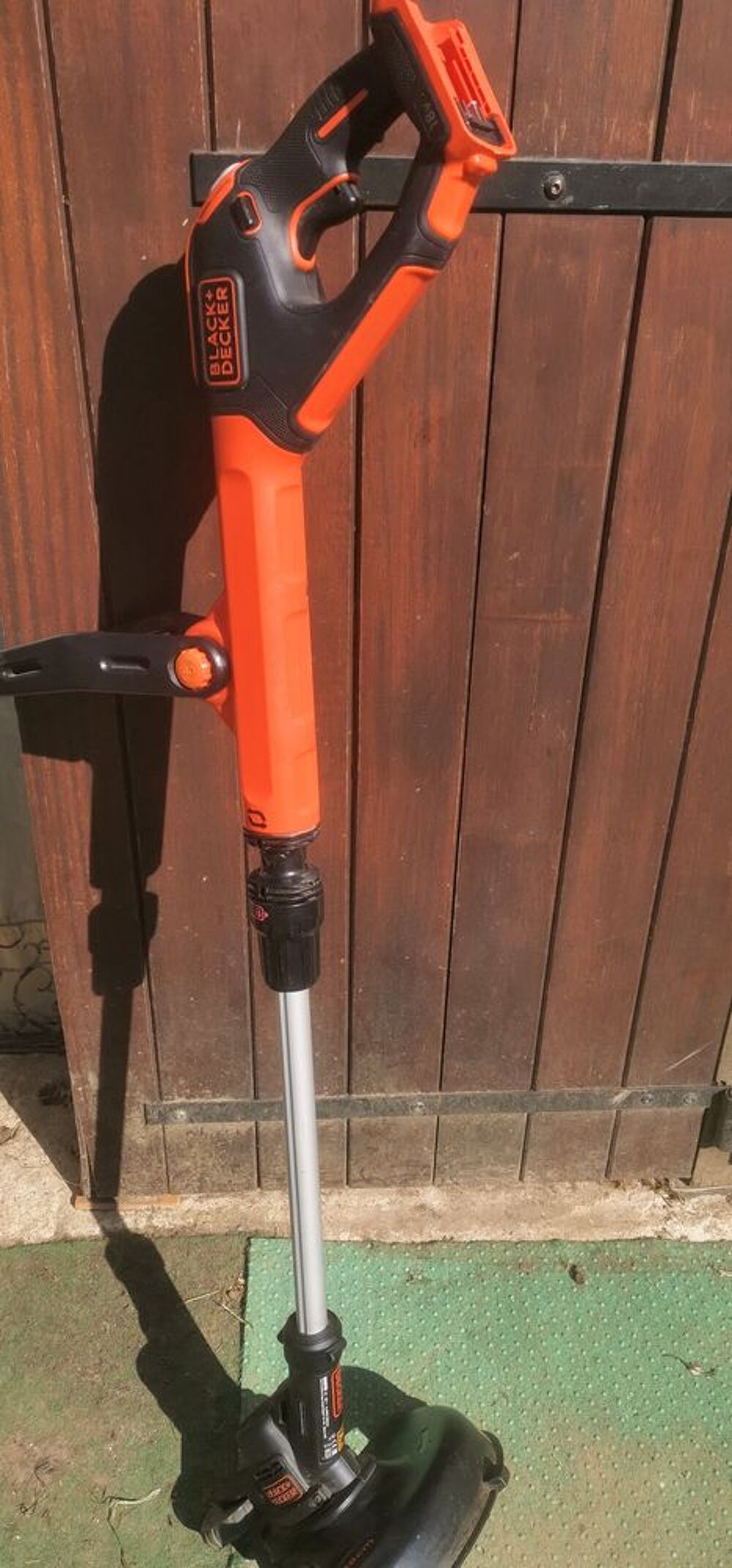 Coupe bordure black et decker &agrave; batterie Jardin