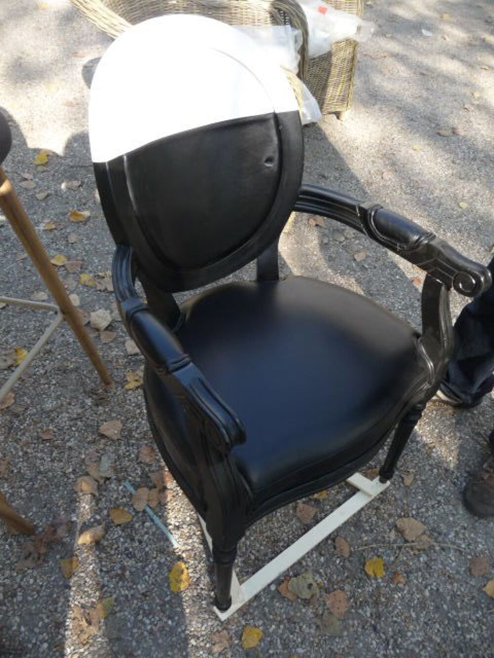 Fauteuil cabriolet en cuir noir et blanc Meubles