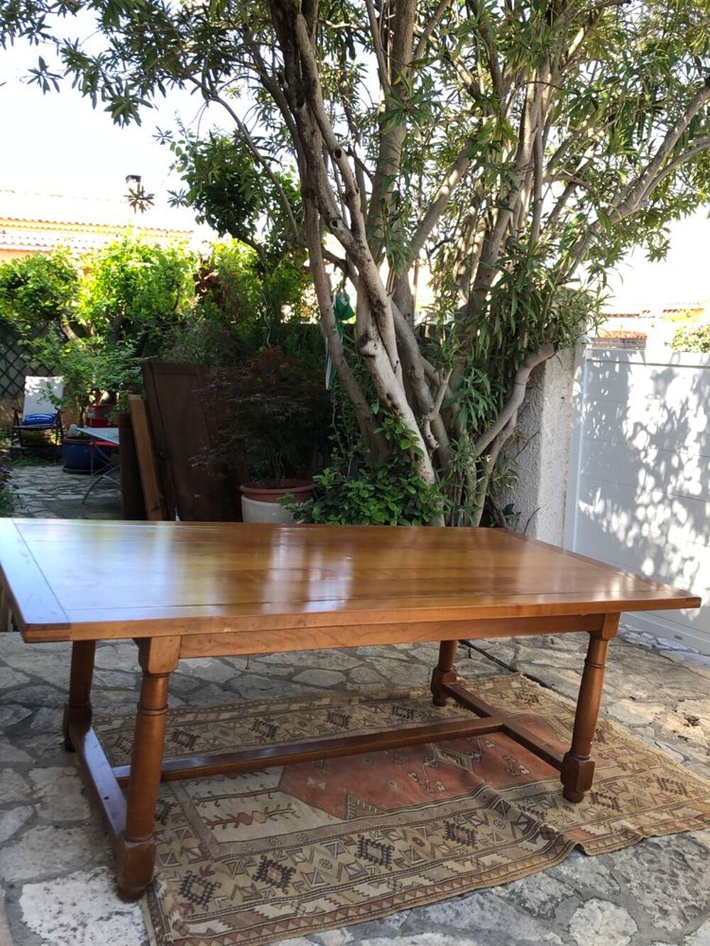 Grande table &agrave; manger noyer massif Meubles