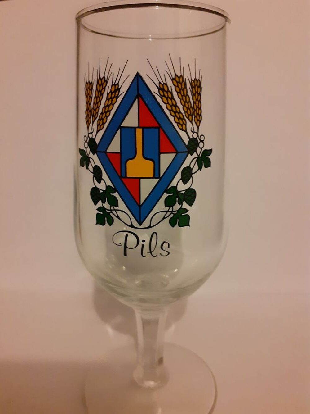 Un verre &agrave; bi&egrave;re Pils Décoration