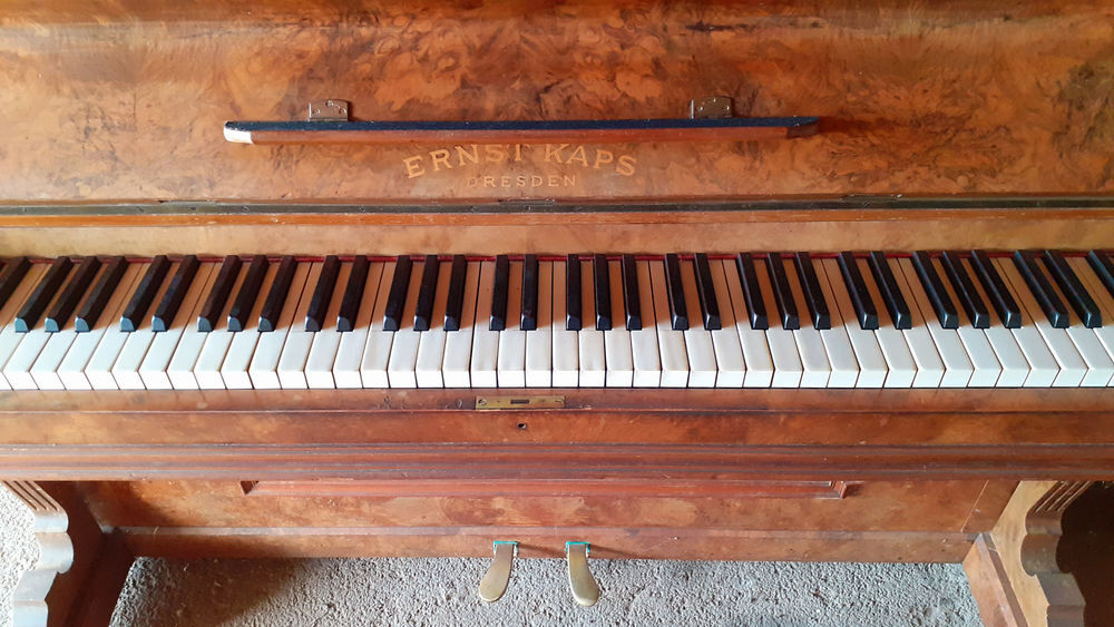 PIANO droit ANCIEN Belle sonorit&eacute; Instruments de musique
