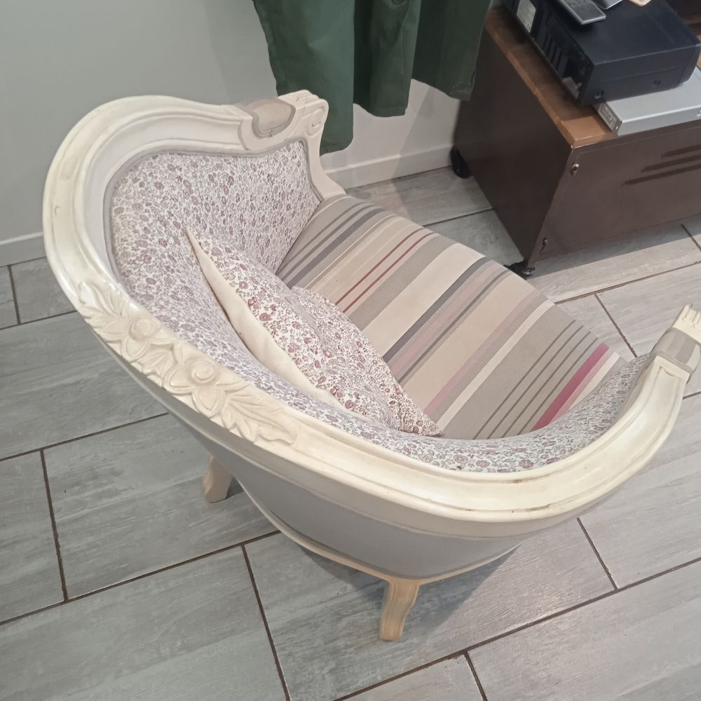 Fauteuil bergere structure bois tissus tons gris et rose ave Meubles