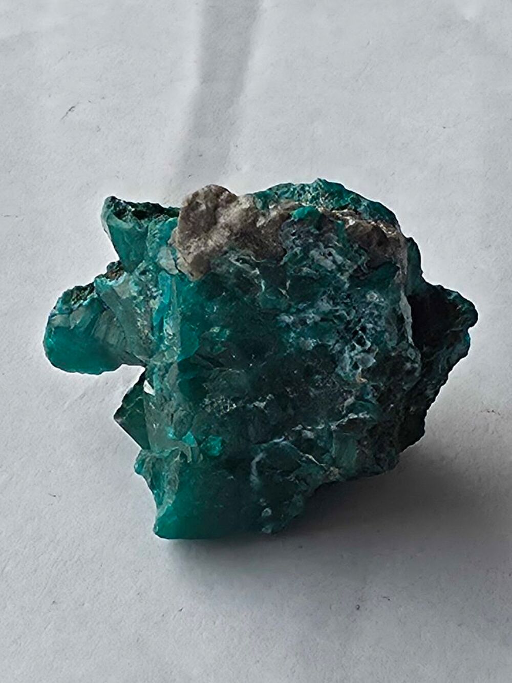Superbe Dioptase Cristallis&eacute;e-Vert Emeraude Brut 