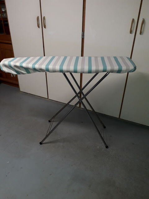 Table  repasser 10 Rueil-Malmaison (92)