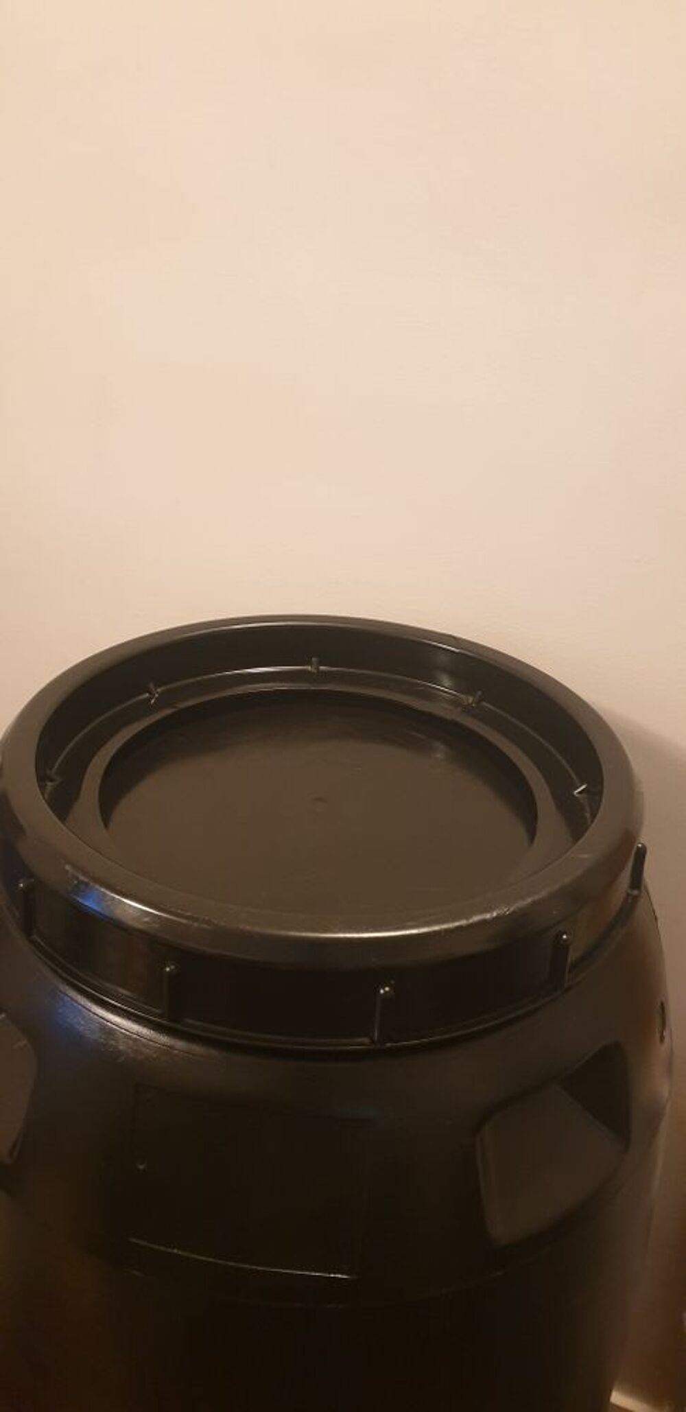 BIDON F&Ucirc;TS noir 220 litres Jardin