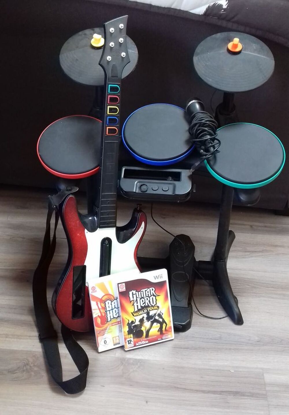 "Guitar Hero" pour WII + Accessoires
Consoles et jeux vidéos