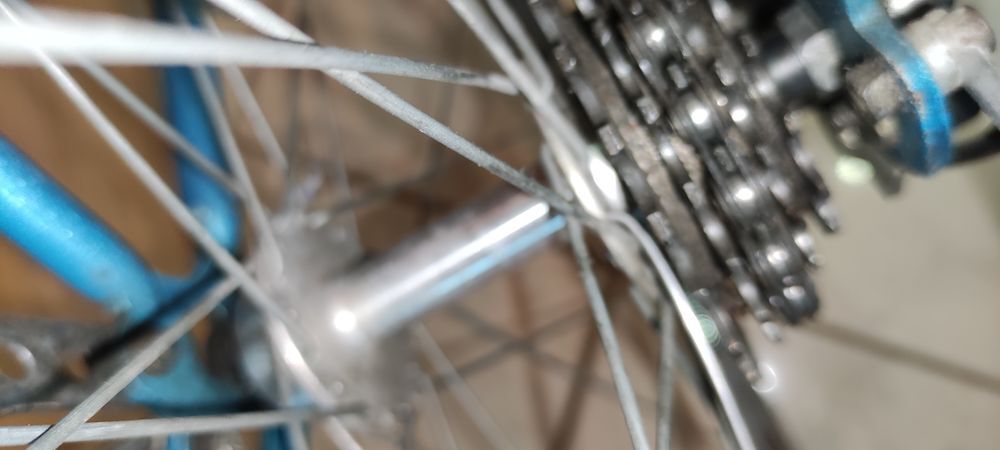 Rare Un v&eacute;lo de course YCENNA cadre acier bleu 57 cm. Tr&egrave;s b Vélos