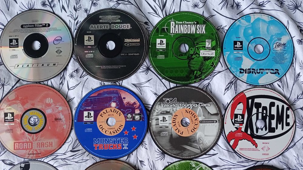 Lot de 13 Jeux PS1 &agrave; SAISIR Consoles et jeux vidéos