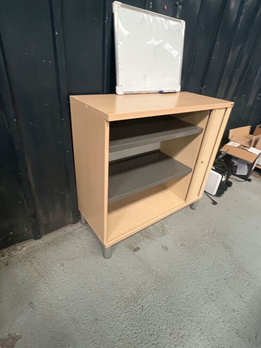 Armoire en bois a volet Meubles