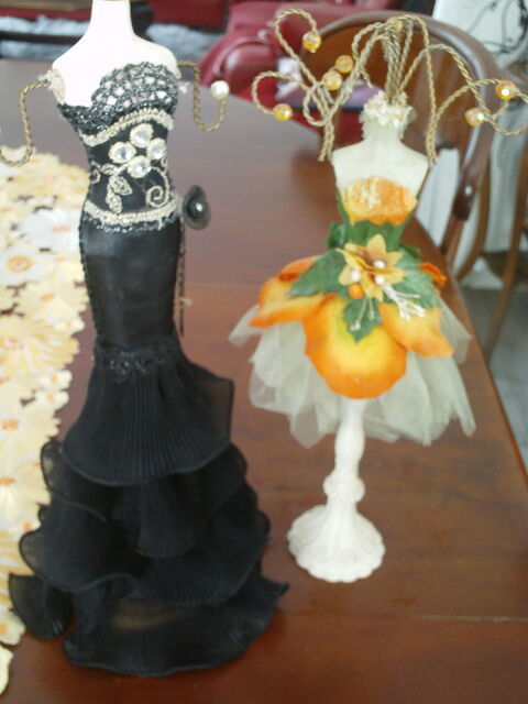 Deux porte bijoux bustiers anciens N� 1018 10 Beaune (21)