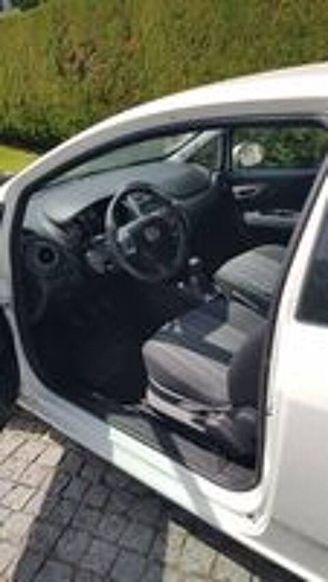 Punto 1.3 Multijet 16V 75 Lounge 2012 occasion 01540 Vonnas
