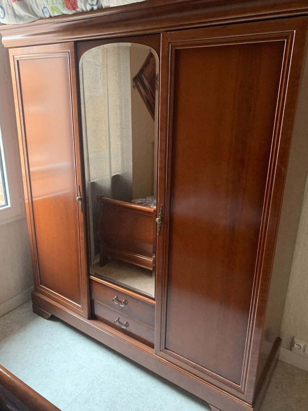 Chambre &agrave; coucher complet en merisier. Meubles
