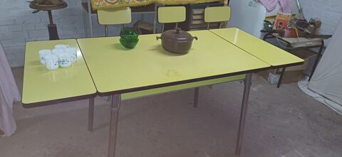 Table formica jaune  3 chaises et un tabouret  155 Lesquin (59)