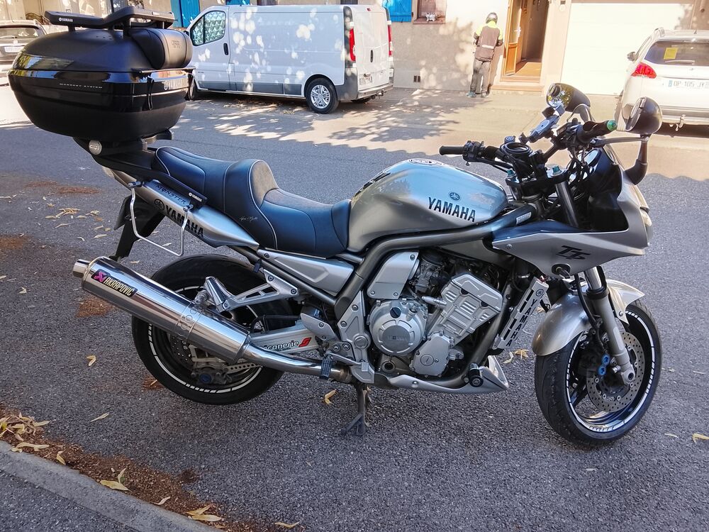 YAMAHA 2002 occasion 84120 Pertuis