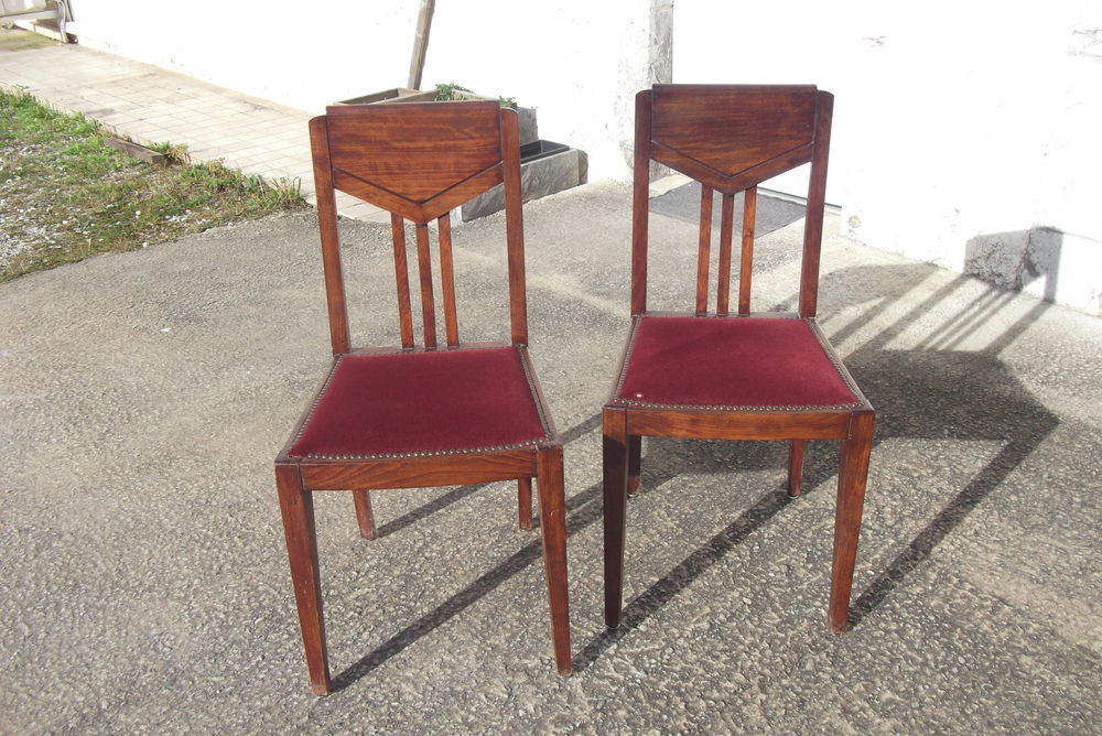 DEUX CHAISES MASSIVE EN BOIS ET VELOURS Meubles