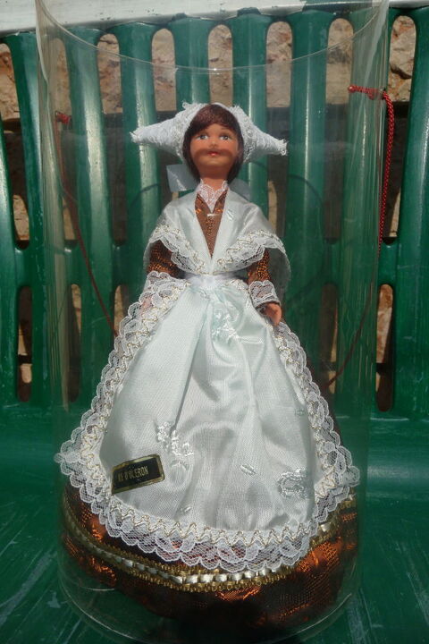 POUPEE FOLKLORIQUE  MARTINEZ  ILE d'OLERON DE 26,5 CM 12 Beynost (01)