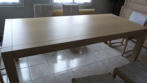 Table chne clair dimensions 2,25m par 0,98m 150 Rouvroy (62)
