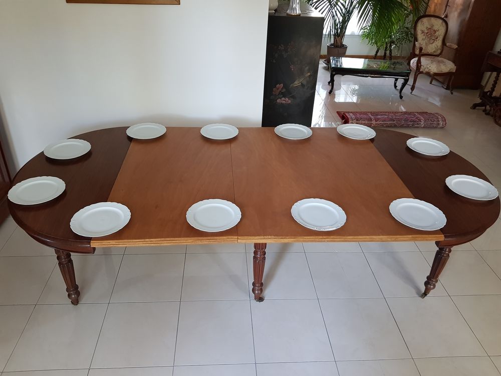 Table de salle &agrave; manger en acajou avec allonges Meubles