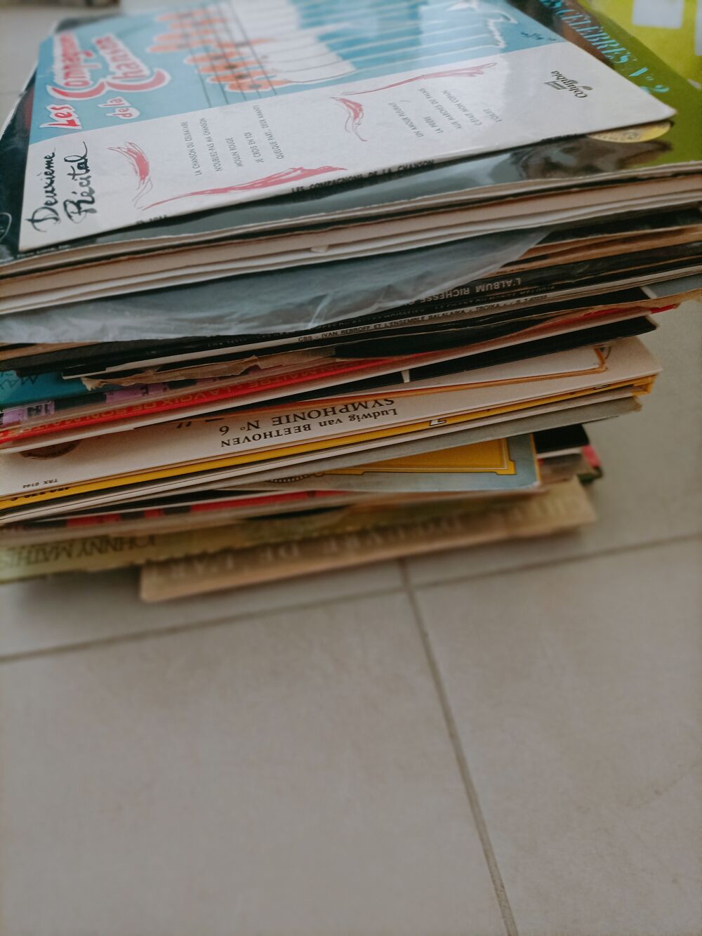 Vinyle ann&eacute;es 60 70 80 CD et vinyles